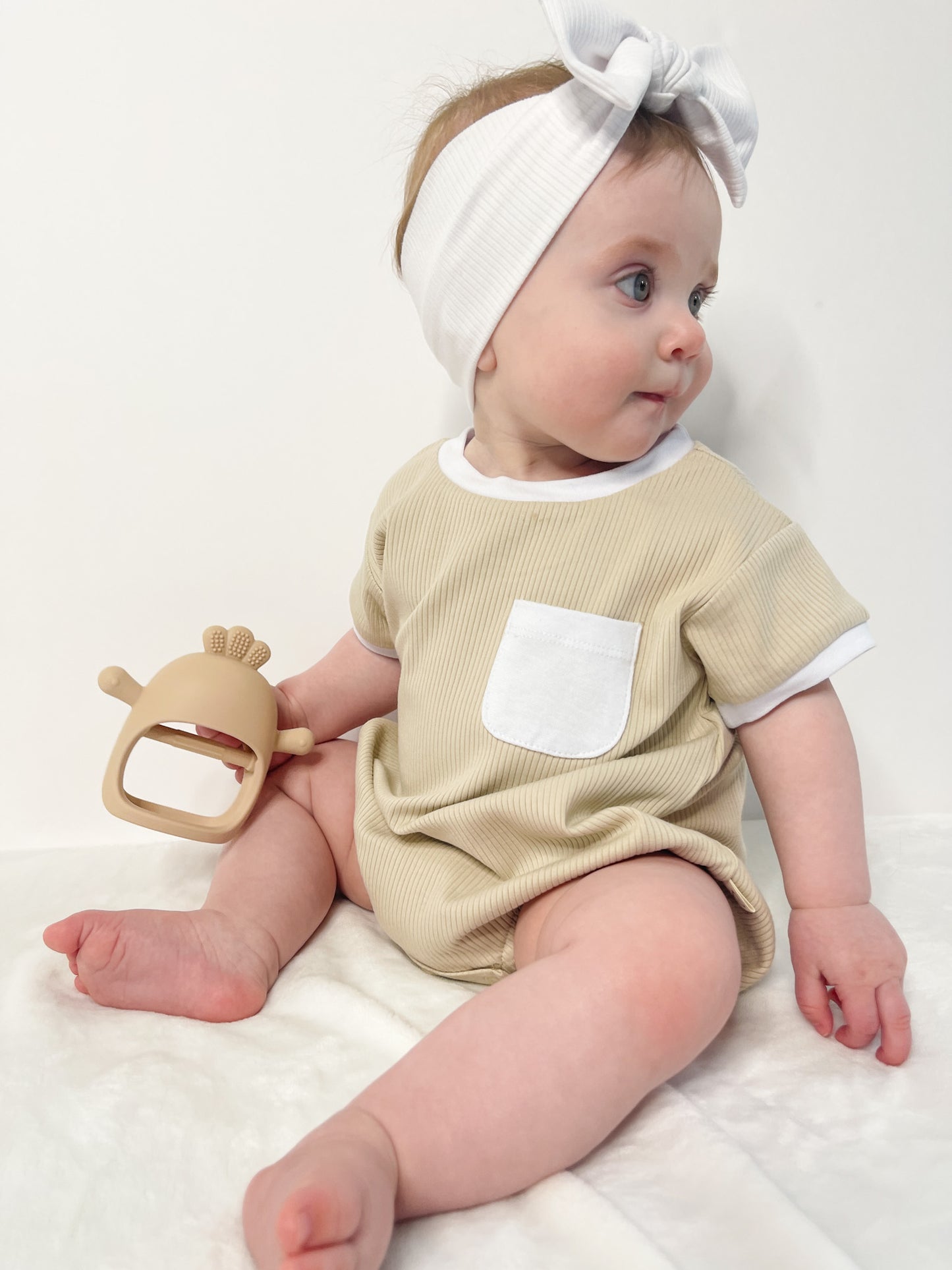 Ribbed Organic Cotton & Bamboo Blend Short Sleeve Bubble Romper- White/Beige